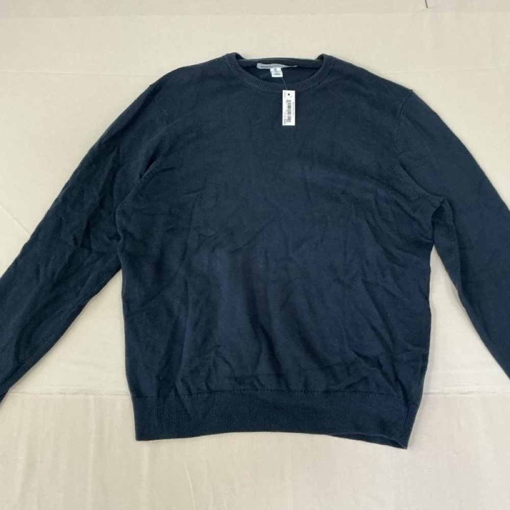 Classic Amazon Essentials crewneck sweater‎